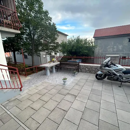 Apartmani Mate Vrban Karlobag Exterior photo