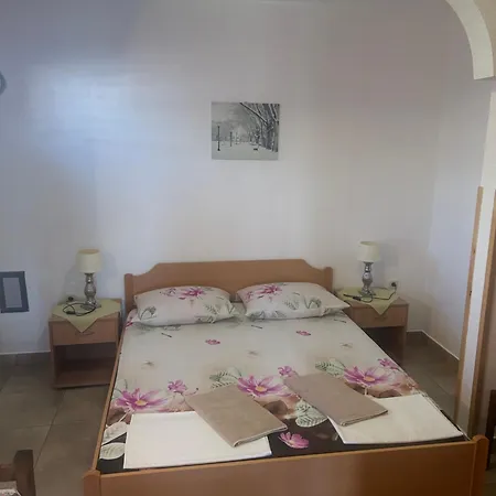 Apartmani Mate Vrban Karlobag Exterior photo